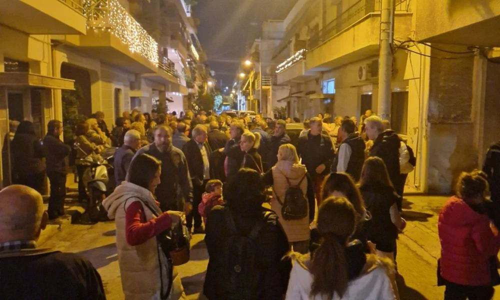 Περιστέρι: "Όχι" στην κεραία που εγκαταστάθηκε κοντά σε σχολεία-Έντονη διαμαρτυρία των κατοίκων (Εικόνες)